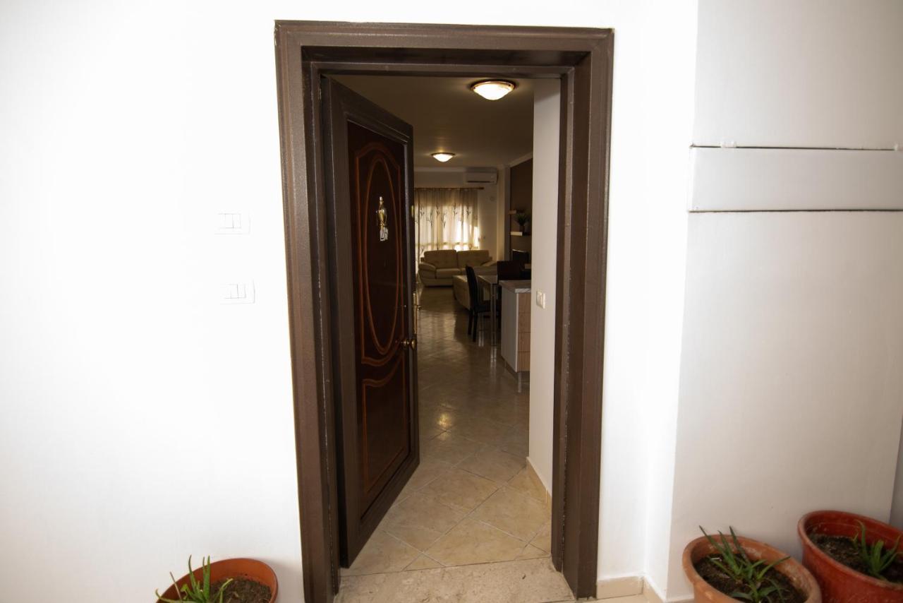 Ami Apartament Vlorë Esterno foto