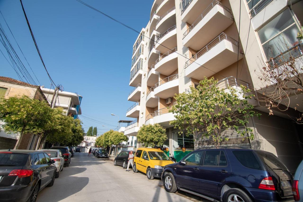 Ami Apartament Vlorë Esterno foto