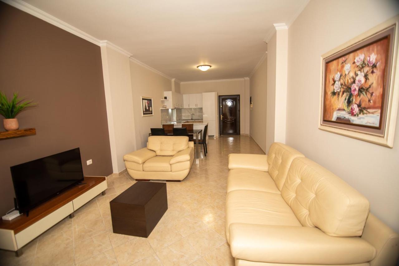 Ami Apartament Vlorë Esterno foto