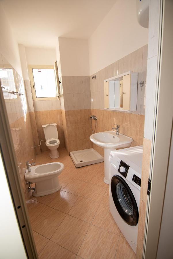 Ami Apartament Vlorë Esterno foto
