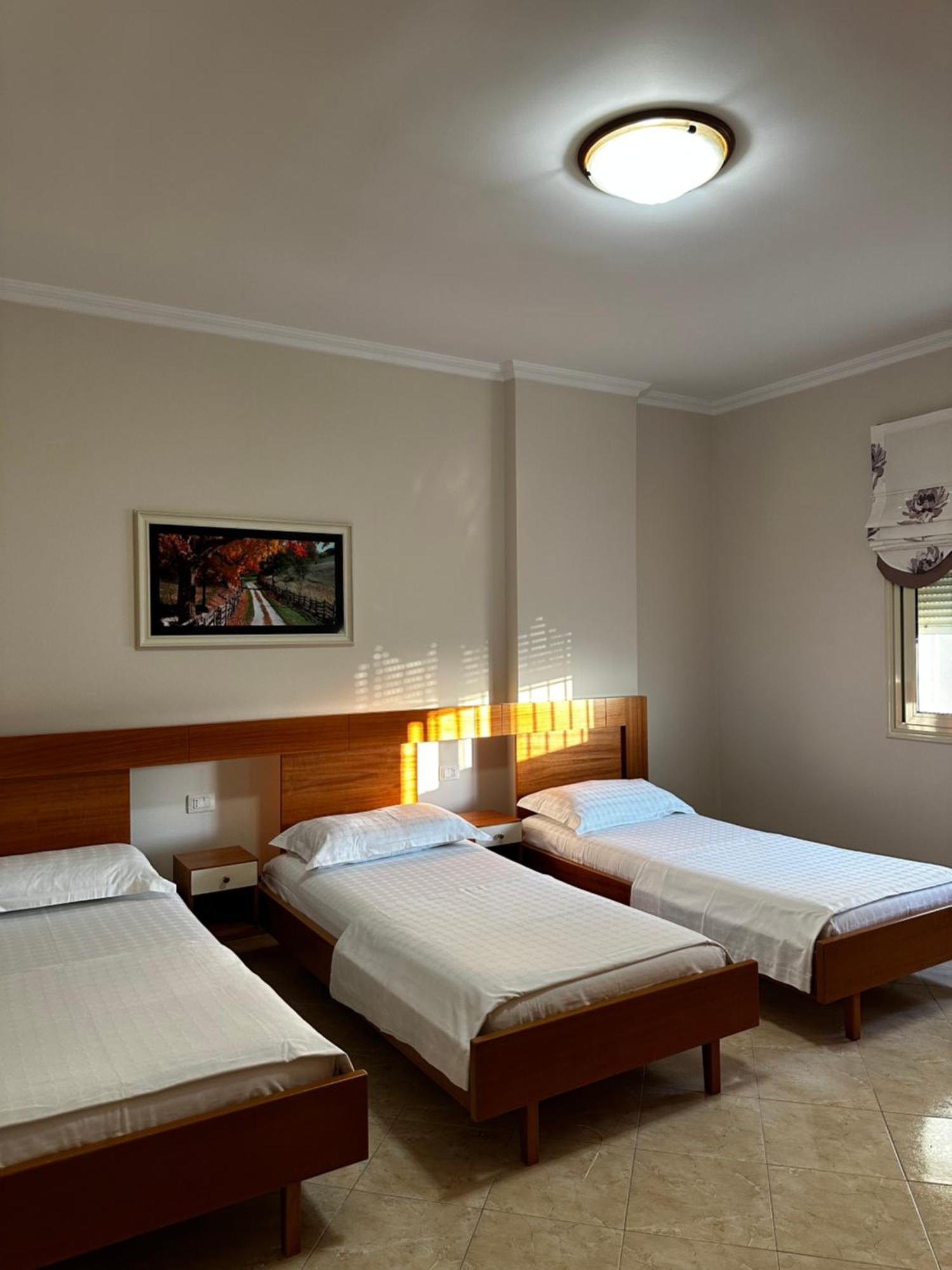 Ami Apartament Vlorë Esterno foto