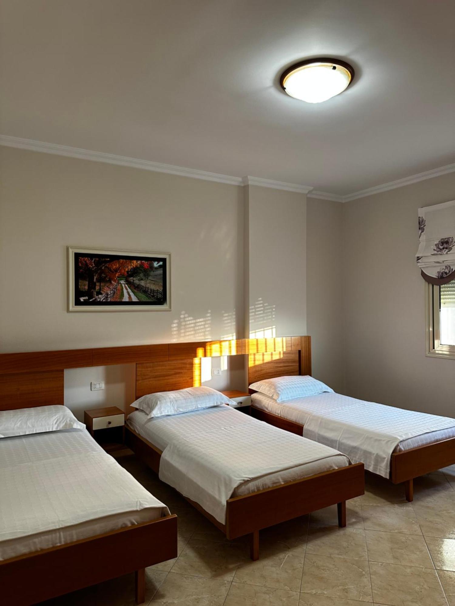 Ami Apartament Vlorë Esterno foto
