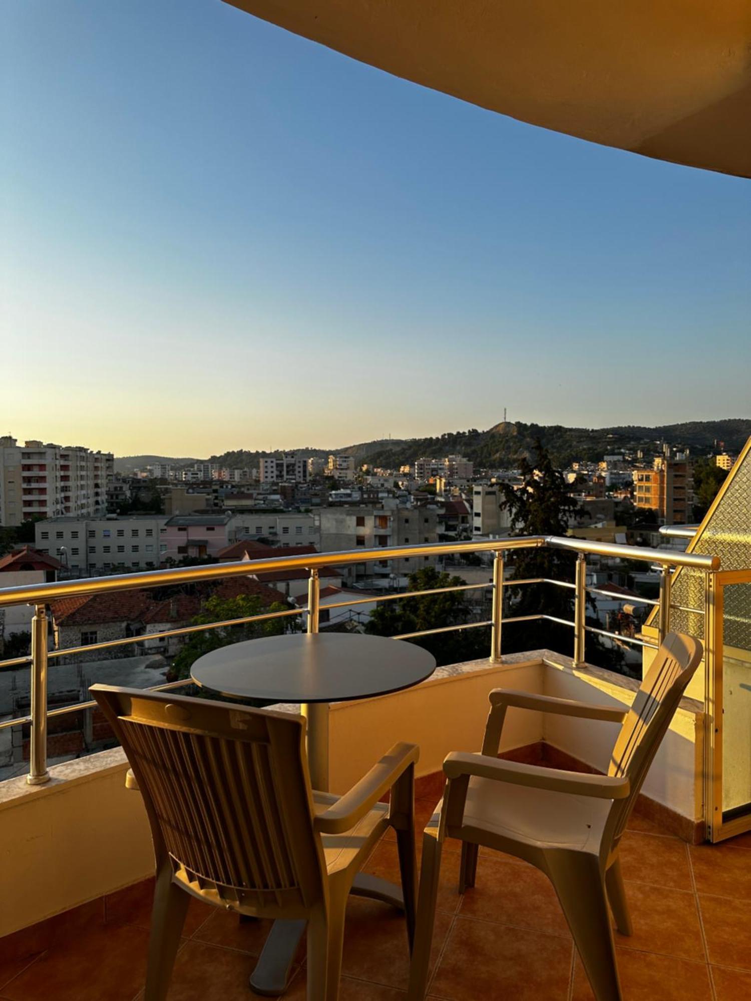 Ami Apartament Vlorë Esterno foto