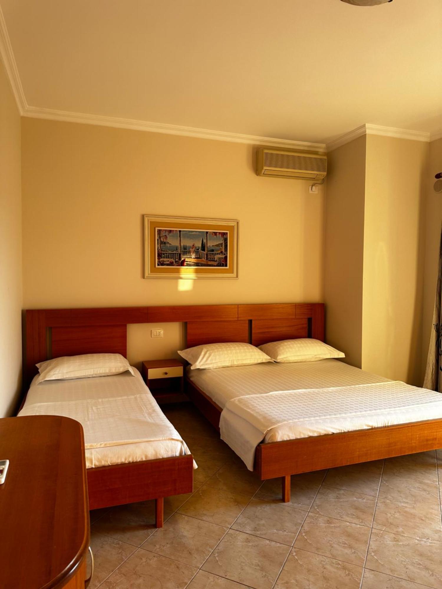 Ami Apartament Vlorë Esterno foto
